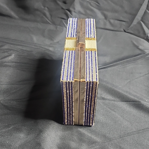 Crystal Money Stack Clutch - Picture 2 of 6